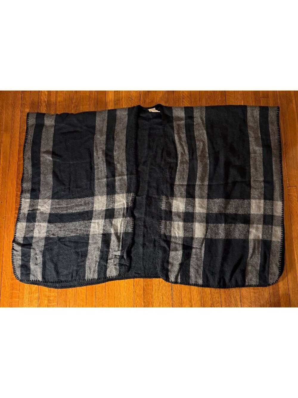Woolrich Reversible Plaid Blanket Wrap Poncho – Black & Gray – One Size